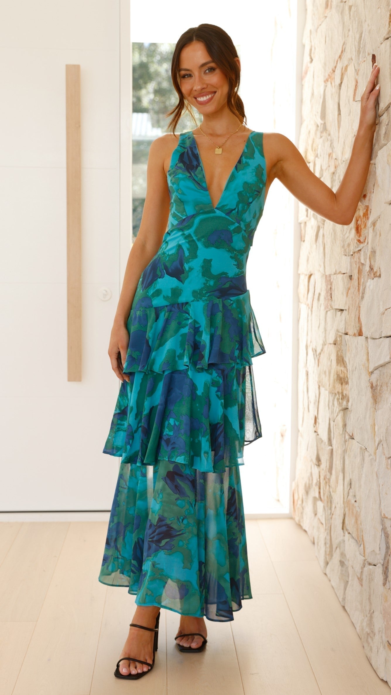 Women's Layered Chiffon Maxi Dress ¨C Sleeveless V-Neck Open Back Gown