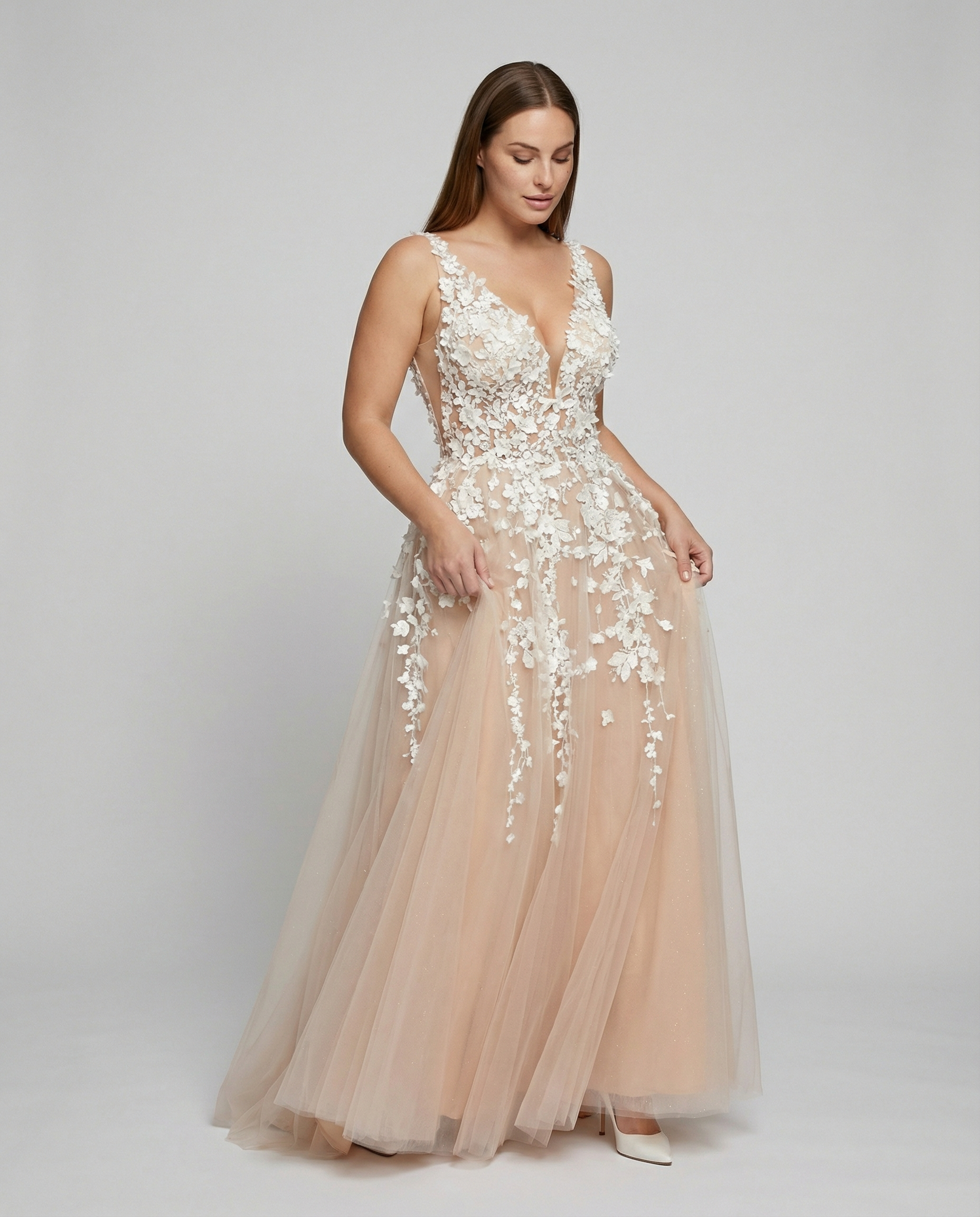 Women's Elegant V-Neck Floral Embroidered Wedding Dress ¨C Luxury Bridal Gown