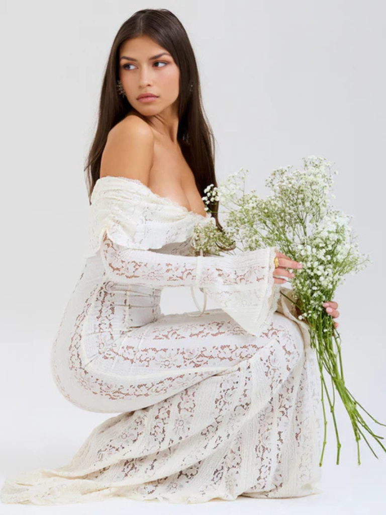 Women's Off-Shoulder Lace Flowing Silhouette Maxi Dress ¨C Elegant Long Sleeve Occasion Gown